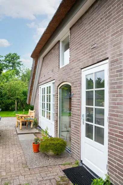 Verbouwdetail met nette afwerking en zorgvuldig leidingwerk